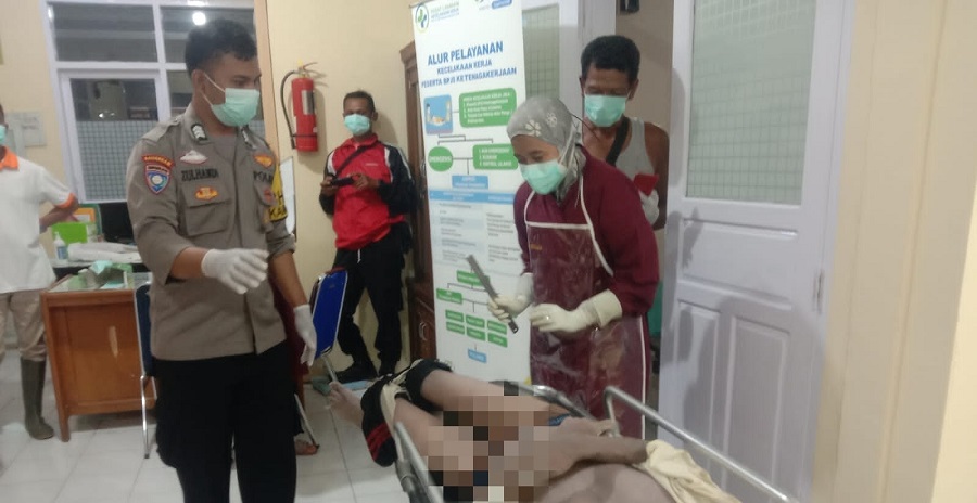 Korban di evakuasi ke rumah sakit tersekat